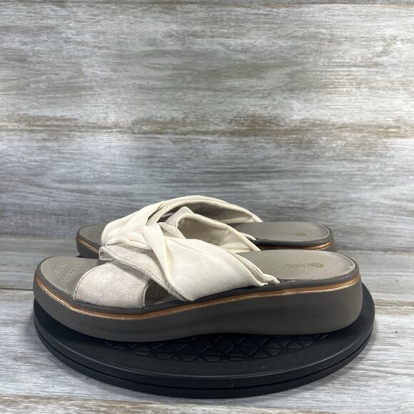 BZees Women's Take a Bow Slip On Slide Sandals Size 8 - Picture 1 of 8